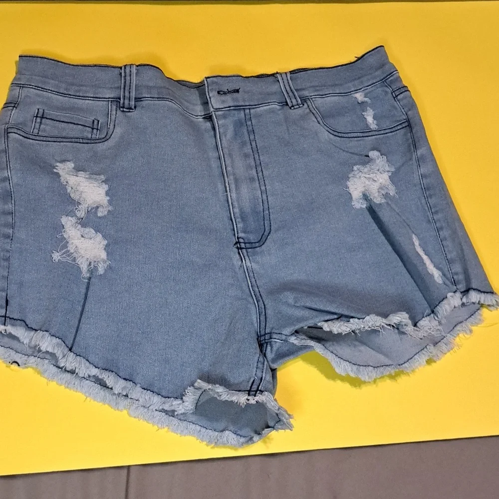 Daisy shorts - Picture 1 of 3